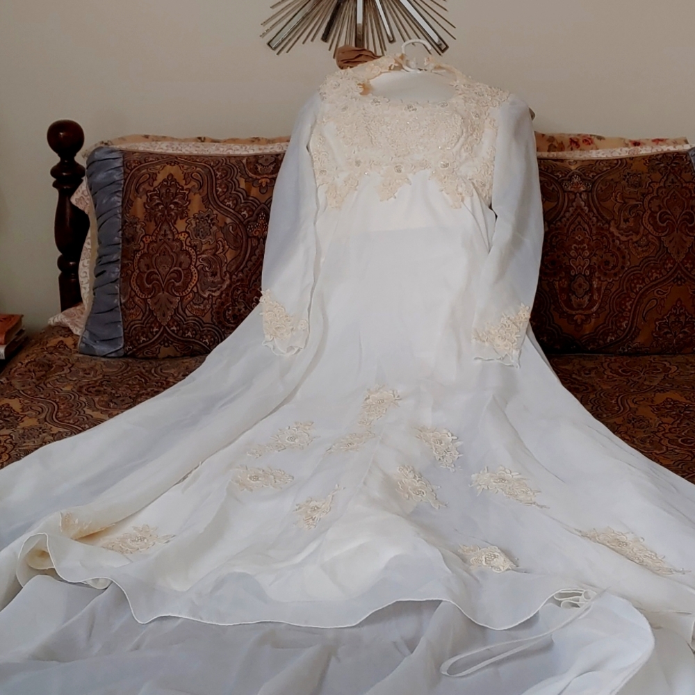 Vintage House of Bianchi High Waisted Wedding Dress - Size 10